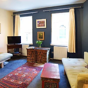 Joivy Bohemian Writers Retreat In Old Town United Kingdom
